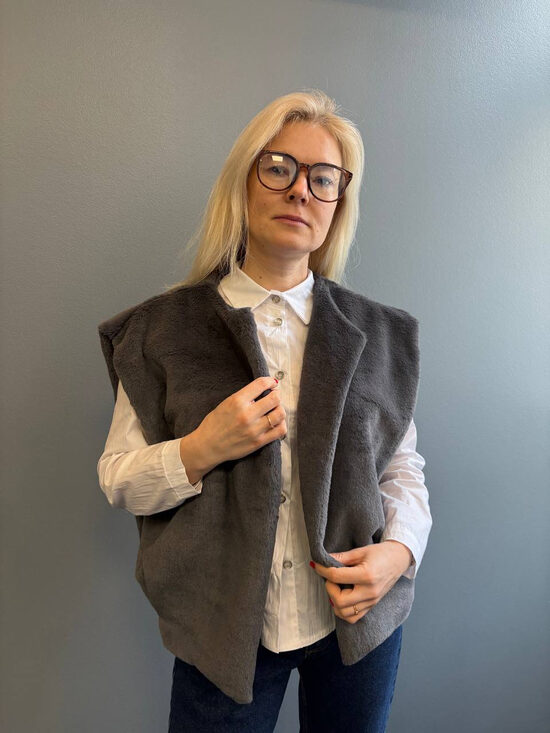 Stilīga veste ar kabatām, pelēka